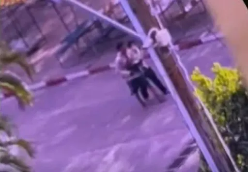 泰國槍手闖校園挾持師生　警包圍談判中