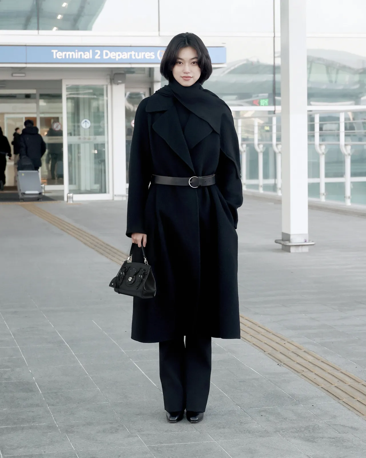 金度延以全黑層次穿搭展現都會氣場。品牌提供