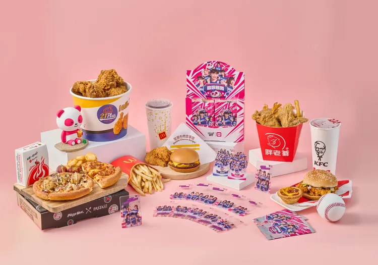 期間訂購麥當勞、肯德基、必勝客、胖老爹、等指定店家套餐，就可獲得啦啦隊透卡。foodpanda提供