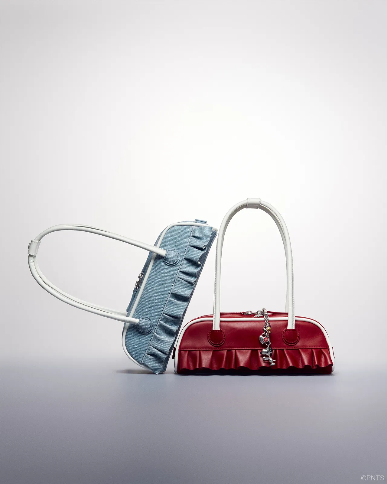 MARGESHERWOOD x PEANUT聯名系列SSOFT BOSTON EW MINI PIPING，各1萬680元。品牌提供