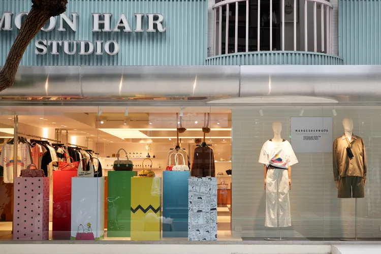 ARTIFACTS敦南旗艦店也換上限定店裝。品牌提供