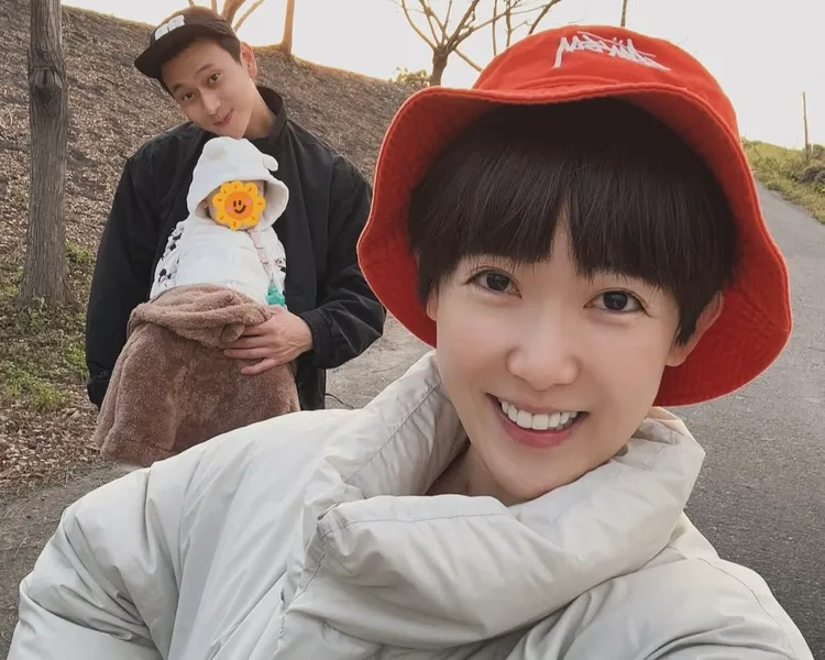 劉冠廷與老婆孫可芳很疼愛兒子小太陽。翻攝IG