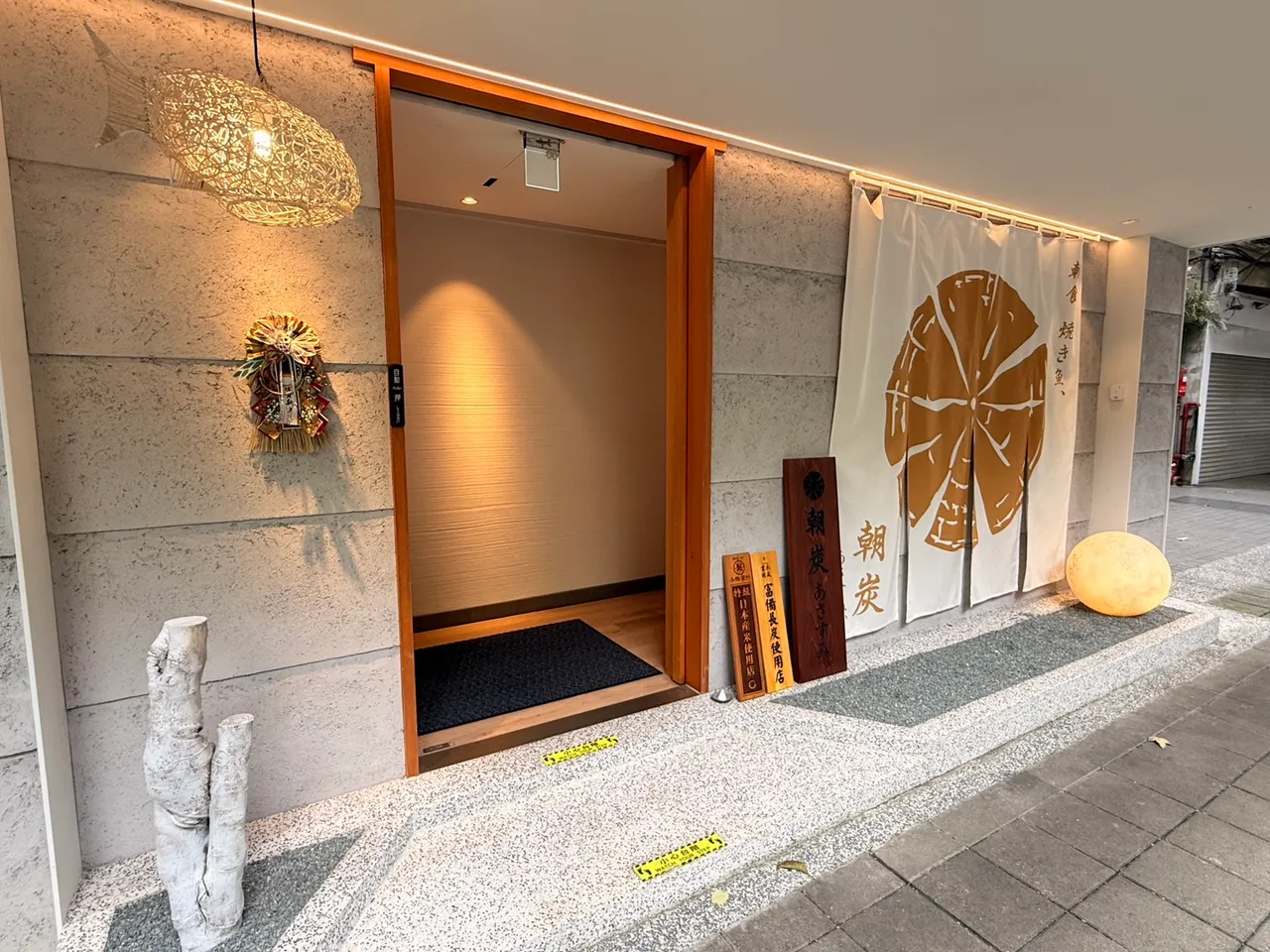 「朝炭」座落在台北民生社區靜謐的富錦街區。陳揚盛攝