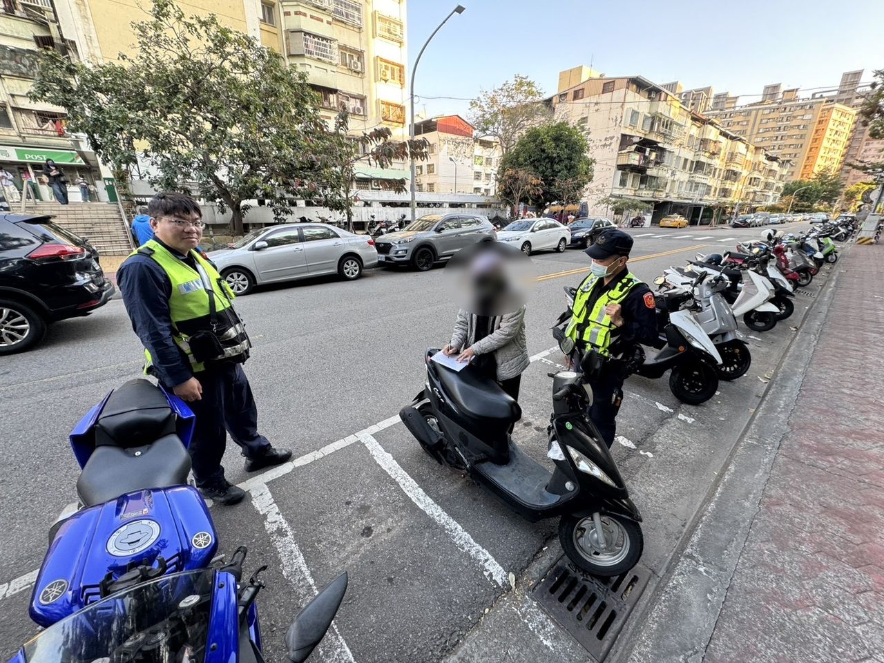 婦提30萬現金 行員通報警方協助!一查是這原因