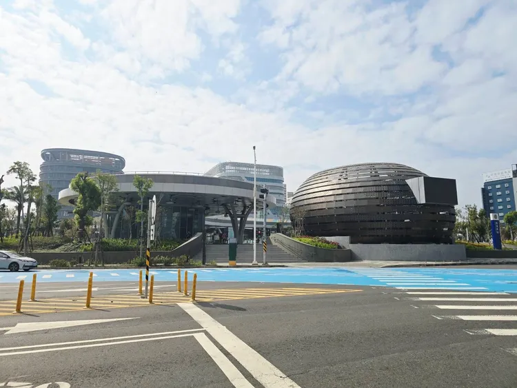 銜接南北高雄的「三民區」，未來將有三鐵共構車站，交通便利性高吸引購屋族前來置產。永慶房產集團提供