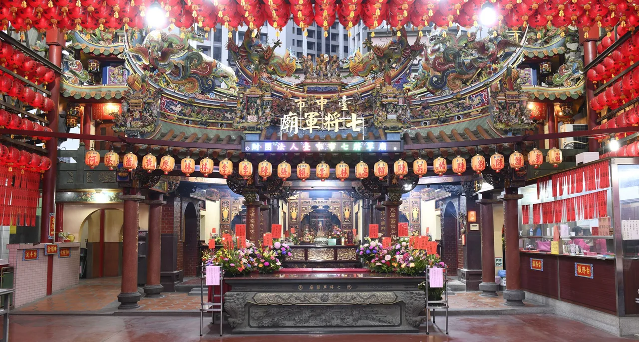 大里七將軍廟以尋找失物靈驗而聞名，許多民眾遇到物品遺失，甚至家人走失，都會前往參拜祈求指引。市府提供