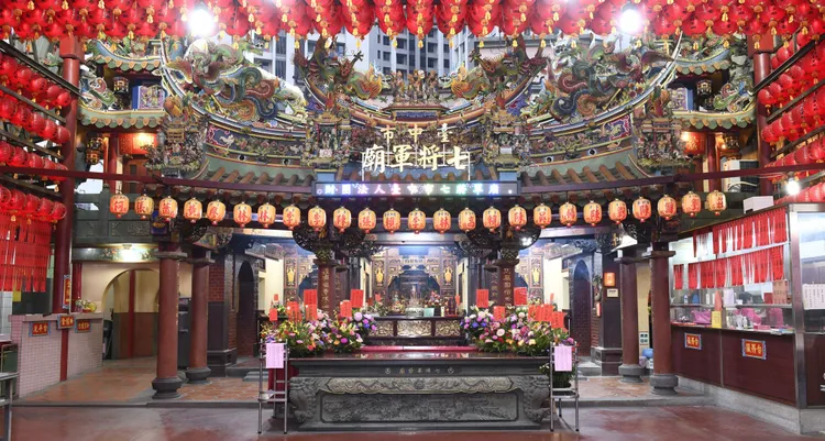 大里七將軍廟以尋找失物靈驗而聞名，許多民眾遇到物品遺失，甚至家人走失，都會前往參拜祈求指引。市府提供