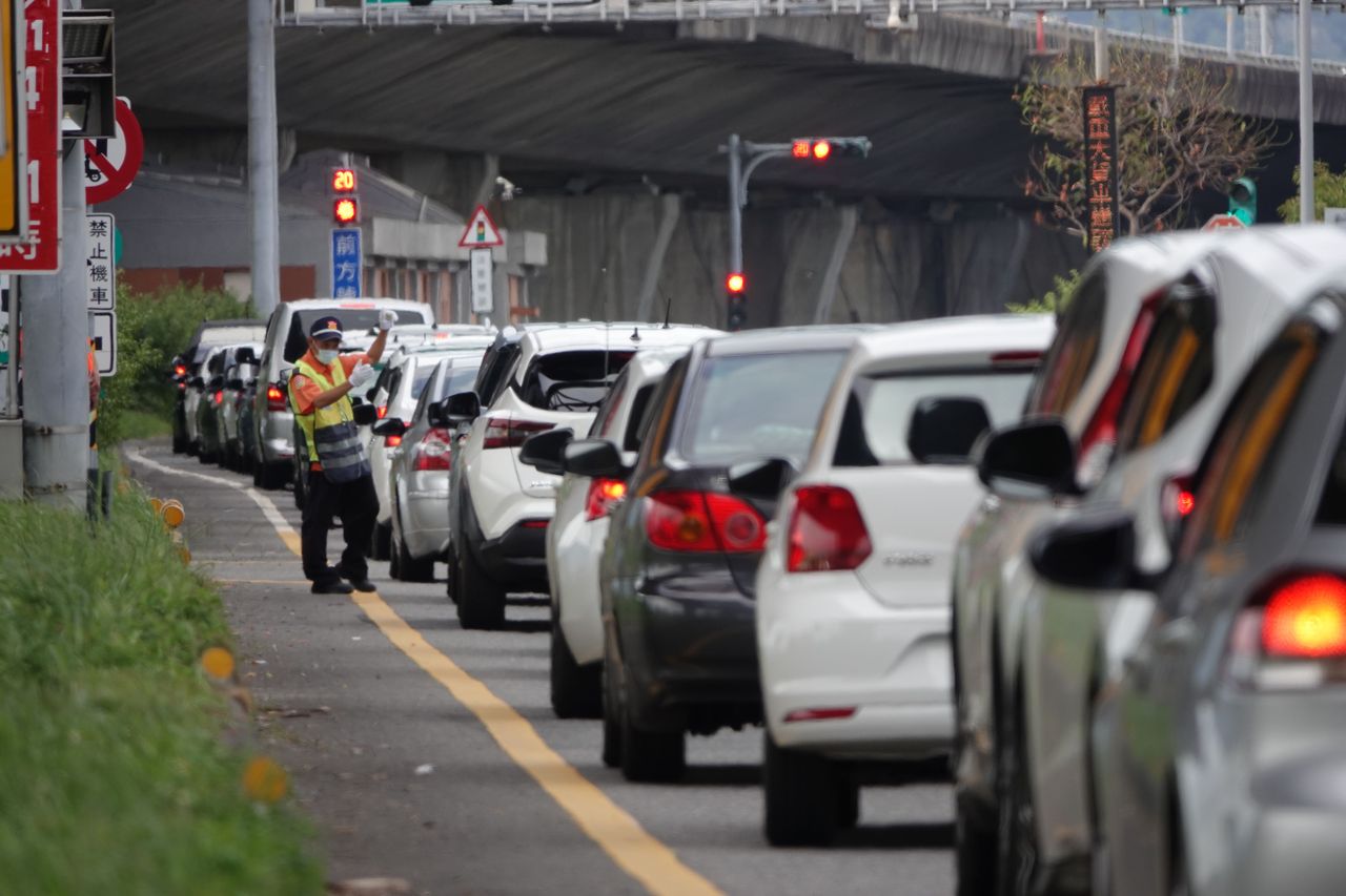 北返高峰來襲!國道凌晨流量飆2.8倍 高公局點名壅塞熱區