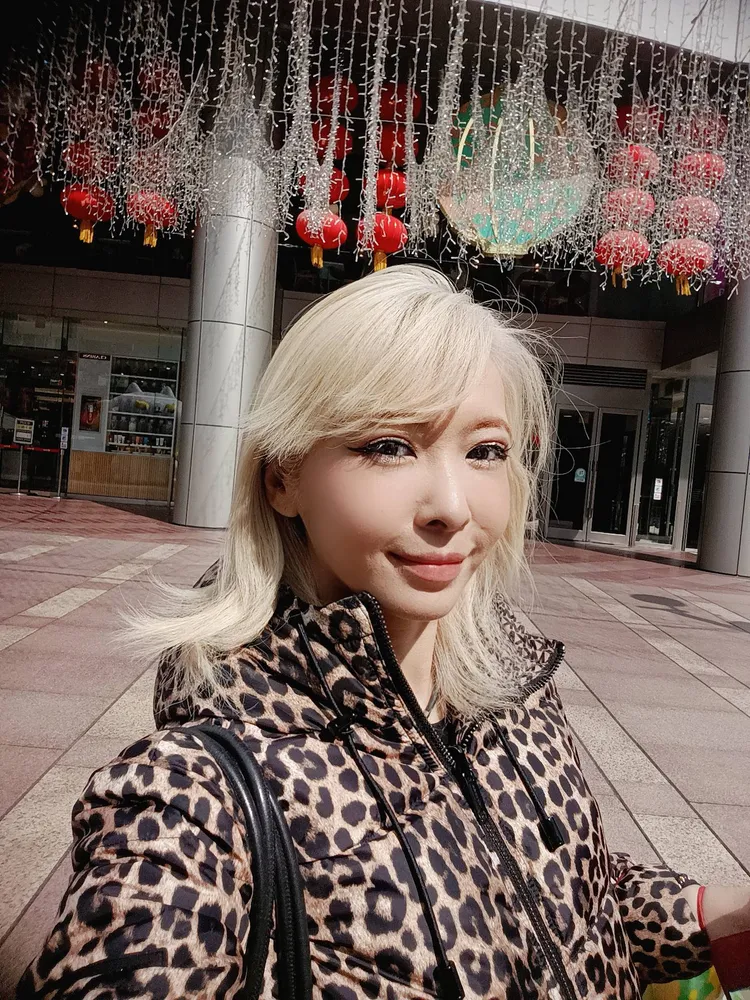 Makiyo昨日在臉書向粉絲問候，開心地分享「新年就是要快樂」。翻攝Makiyo臉書