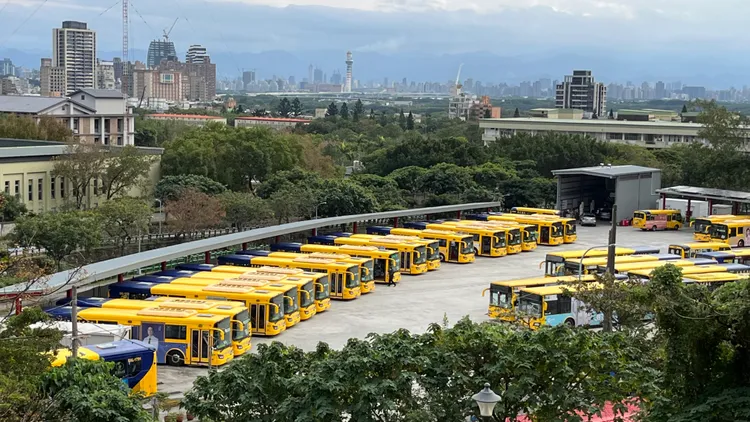 客運加開班次疏運春節旅客。攝影中心