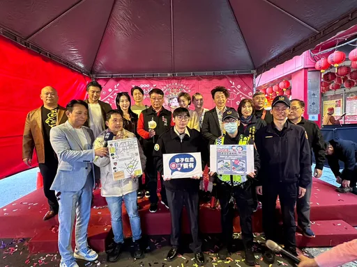 八點檔女神助陣！慈惠宮民藝大街人潮湧動　板橋警強化春節交通宣導