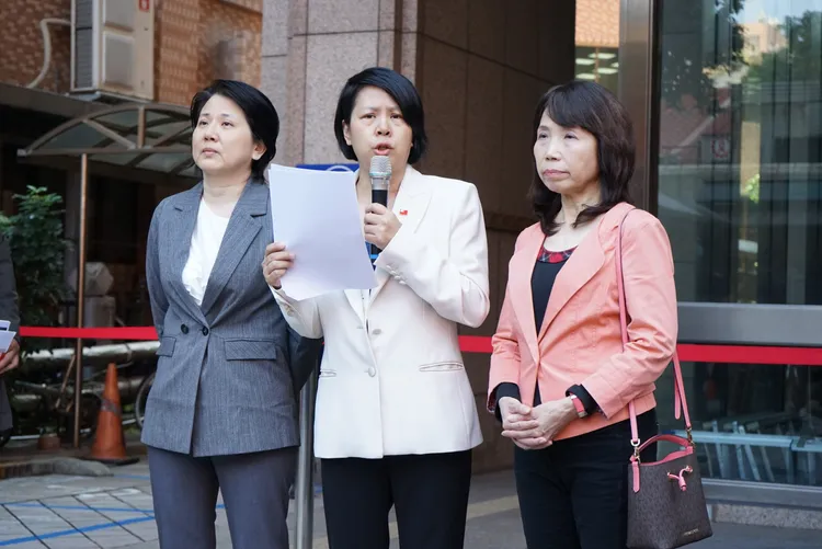 民眾黨立委李貞秀激動哽咽。邱筠媜攝