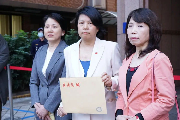 民眾黨立委李貞秀請陸委會協助辦法放棄國籍。邱筠媜攝