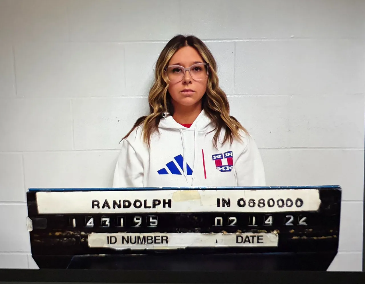 艾莉西亞擔任高中秘書。翻攝自臉書