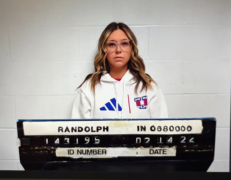 艾莉西亞擔任高中秘書。翻攝自臉書