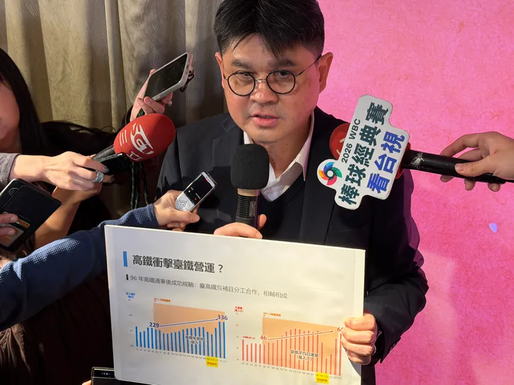 楊正君指出，2007年高鐵通車時，許多人也認為將衝擊台鐵，但以數據顯示，至今台鐵日運量卻從46萬成長至65萬人次。莊偉祺攝