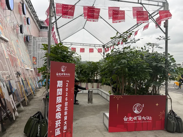 迪化年貨大街為「無菸城市」的首波試辦區。張綵茜攝