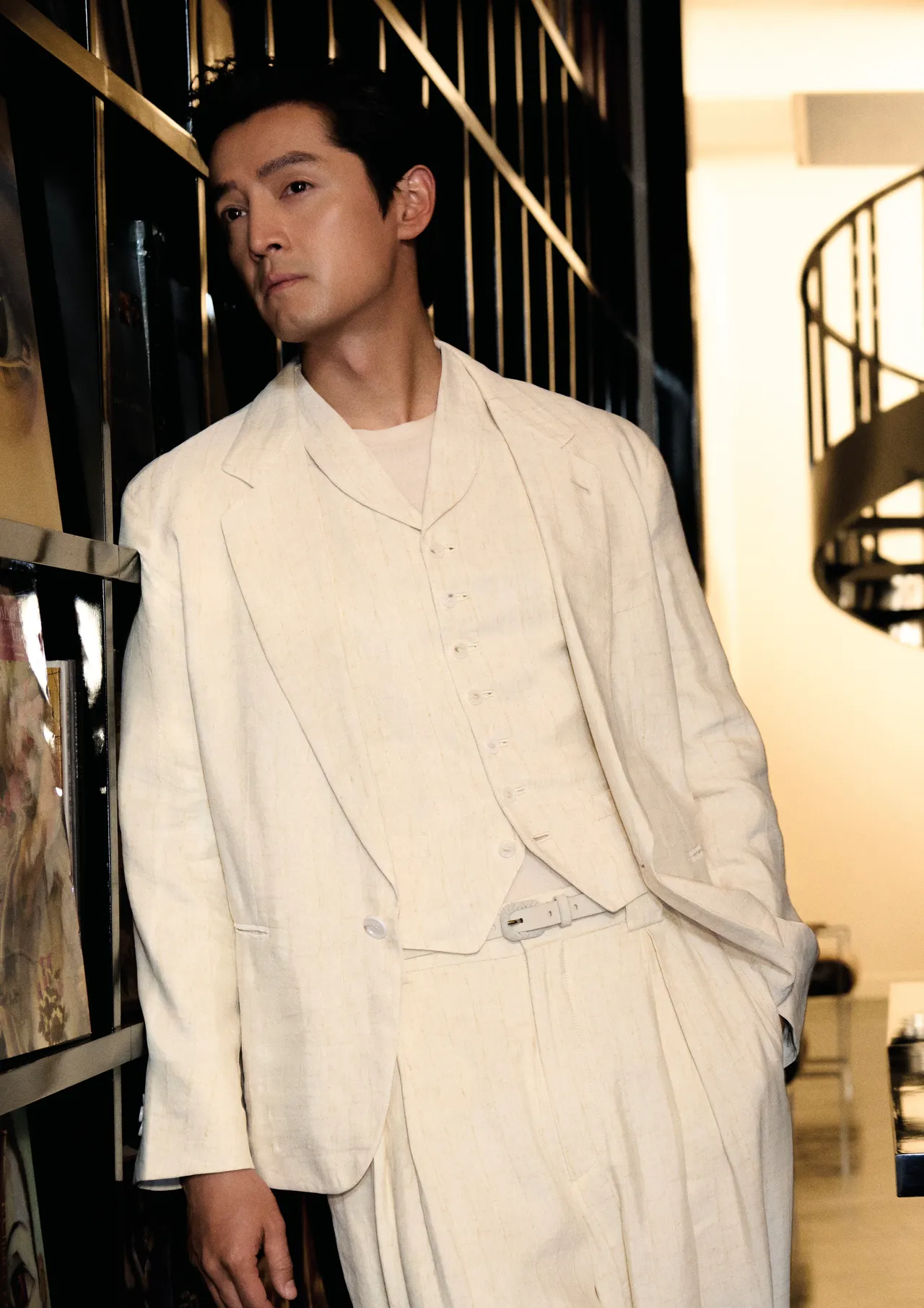 胡歌在已故設計師Giorgio Armani先生位於米蘭的私人宅邸中，拍攝2026春夏系列廣告大片。品牌提供