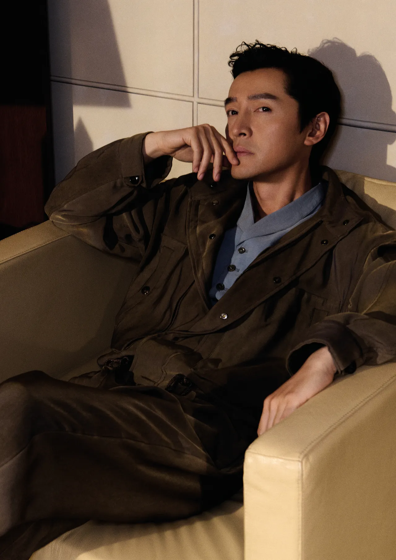 胡歌在已故設計師Giorgio Armani先生位於米蘭的私人宅邸中，拍攝2026春夏系列廣告大片。品牌提供