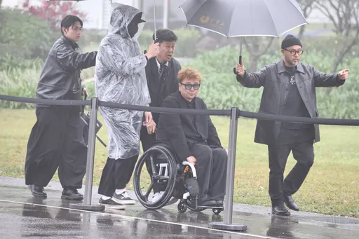 小S拭淚打點大S揭幕儀式　「酷龍」姜元來跨海挺具俊曄