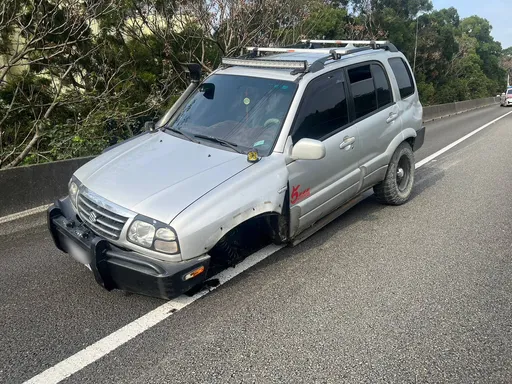 玩命關頭初四國道上演！酒駕男「爆胎狂飆」20公里　警圍捕拔槍壓制