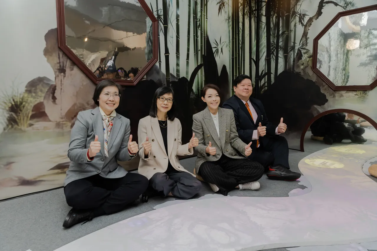 國民黨新竹縣長參選人徐欣瑩10日同框新竹市長高虹安。讀者提供