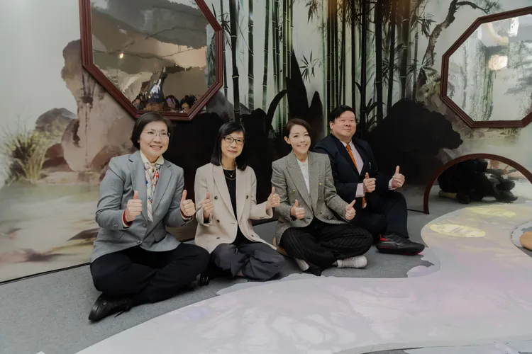 國民黨新竹縣長參選人徐欣瑩10日同框新竹市長高虹安。讀者提供