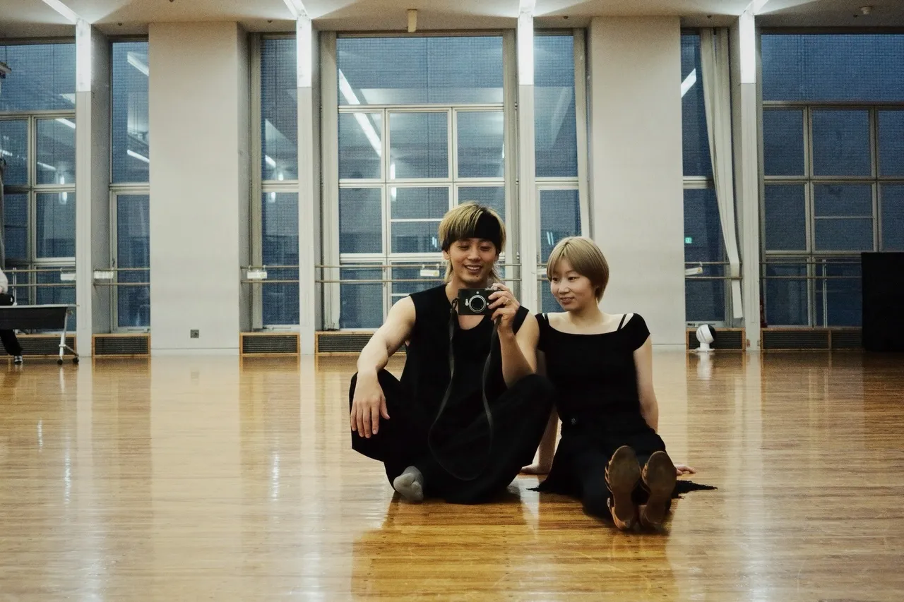 土居志央梨（右）被目擊情人節買巧克力到竹內涼真家。翻攝土居志央梨IG