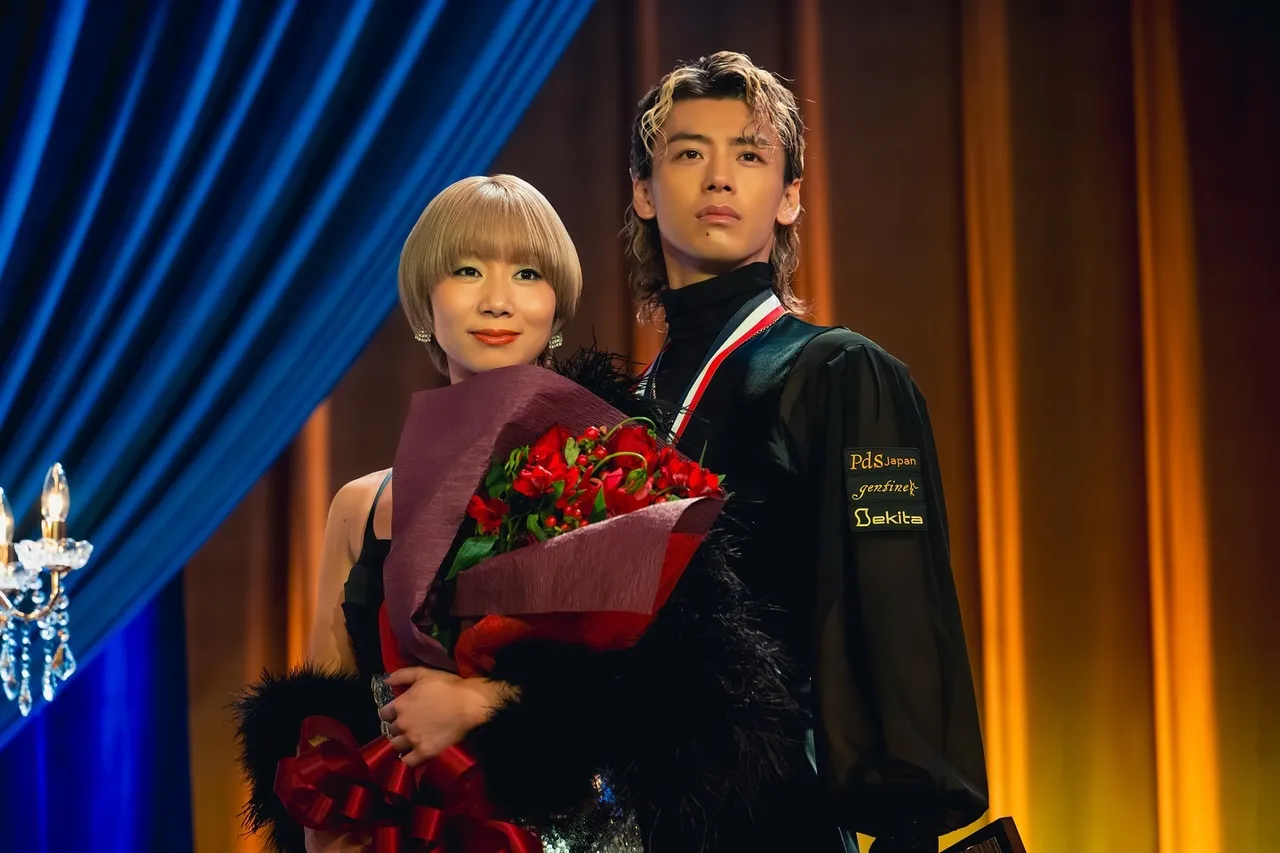 竹內涼真（右）、土居志央梨在《10DANCE》飾演社交舞搭檔。翻攝土居志央梨IG