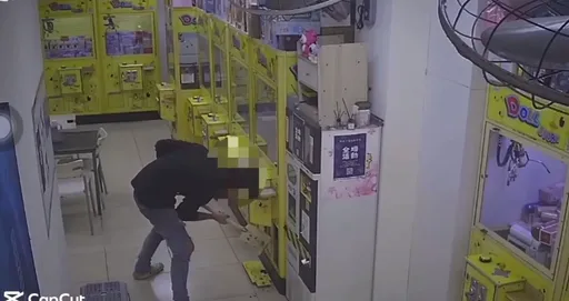 淡水「圓鍬」怪客破壞娃娃機店行竊　1小時內落網！竟是雙北地檢通緝犯