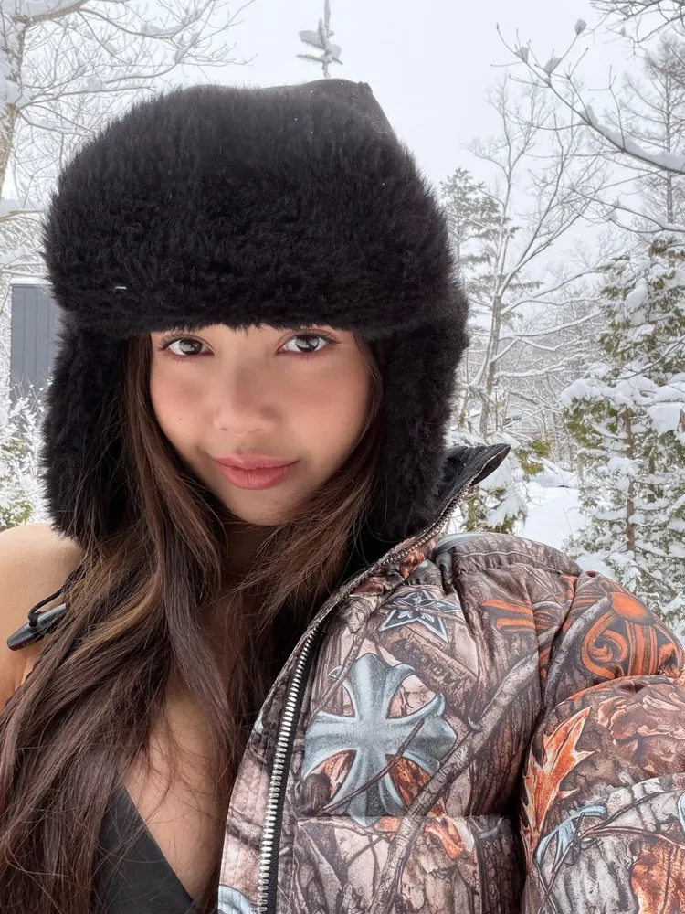 Lisa同款羽絨外套要價破百萬元。翻攝Lisa IG