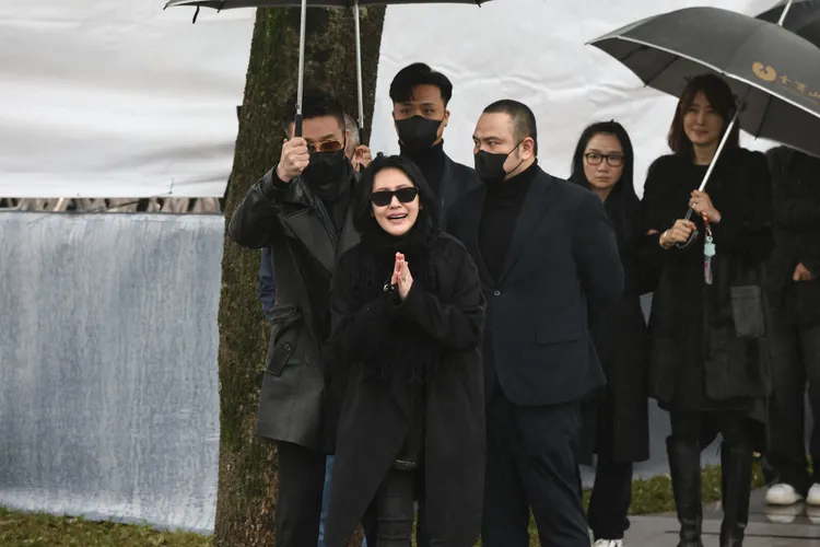 小S雙手合十謝謝媒體。特勤中心攝