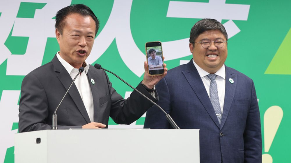 蔡易餘新春加碼刮刮樂!陪翁章梁走春宣傳嘉義台灣燈會