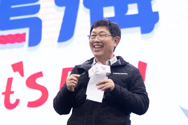 鴻海董事長劉揚偉在運動會致詞表示，AI將持續帶動集團成長，期盼今年營運表現再創新高。鴻海提供