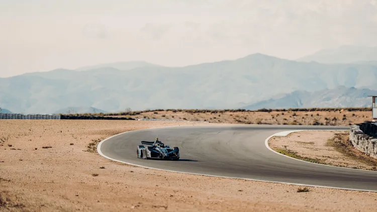 GEN4保時捷賽車已在西班牙Monteblanco與Almería賽道完成1,472公里的測試里程。原廠照片