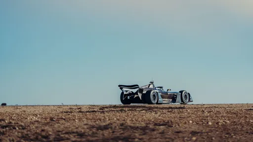 開啟Formula E新篇章　全新保時捷GEN4賽車推動性能革命