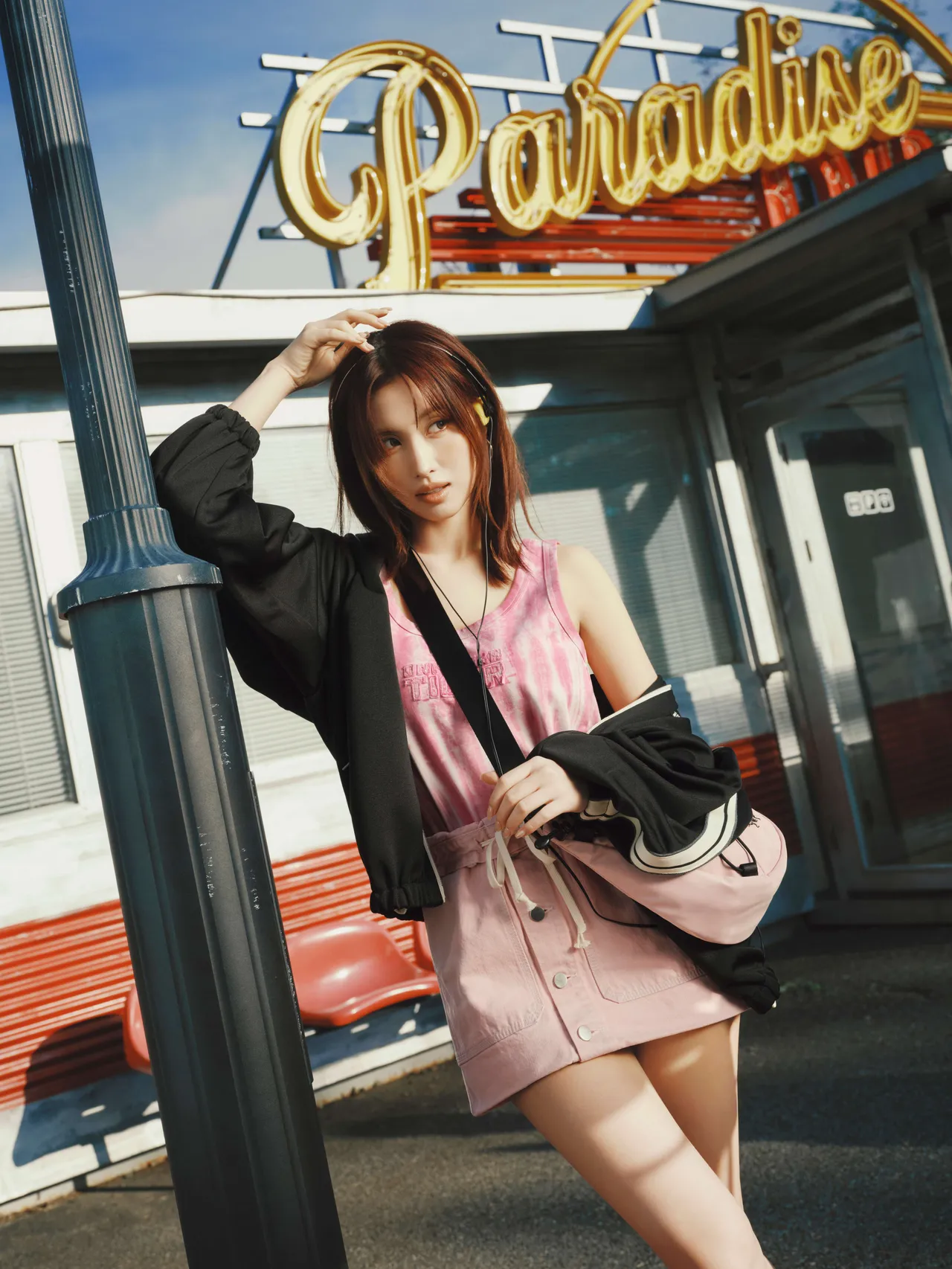 MOMO演繹ONITSUKA TIGER DENIVITA系列。品牌提供