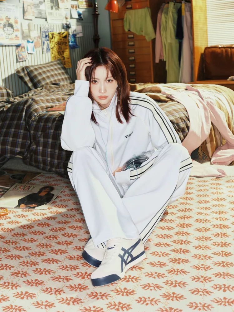 MOMO穿著DENIVITA系列運動套裝。品牌提供