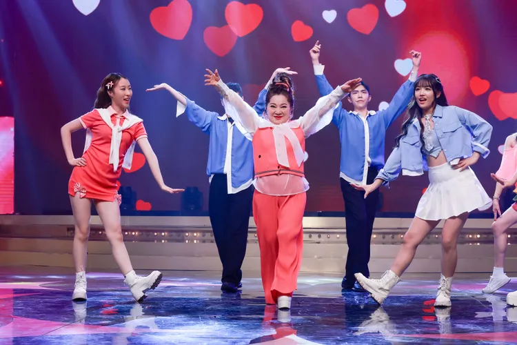 白冰冰豁出去合體嫩妹。民視提供