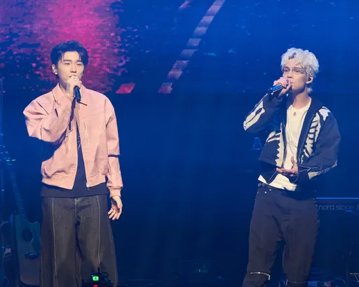 周杰倫師弟台北首唱一半突飄「牛肉麵香」　派偉俊送餐合體加溫兄弟情