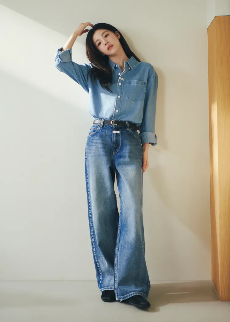 高允貞以丹寧疊搭穿出都會感。品牌提供