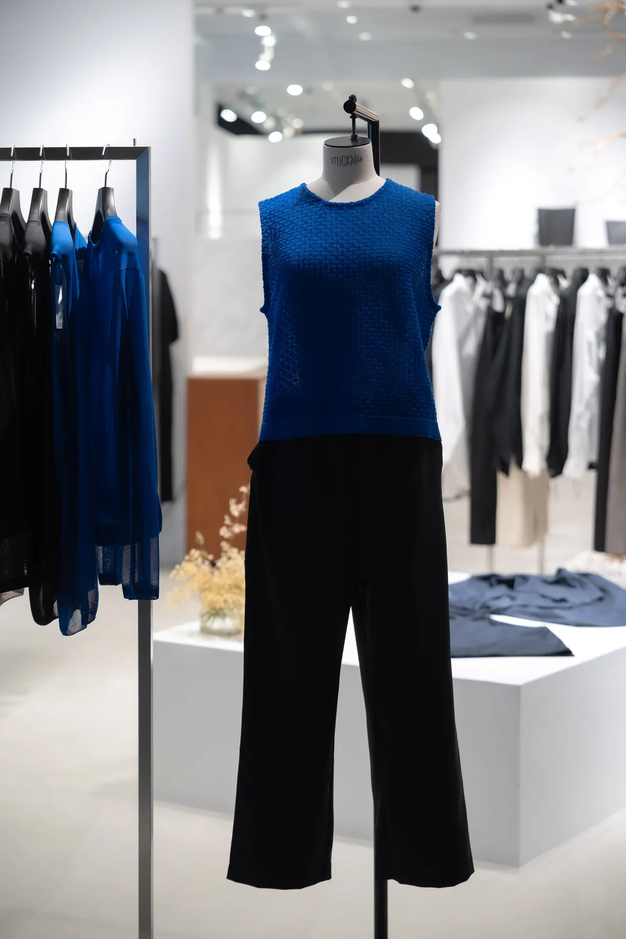 mizuiro ind多以寬鬆剪裁、舒適面料打造出不分年齡、場景服裝。品牌提供