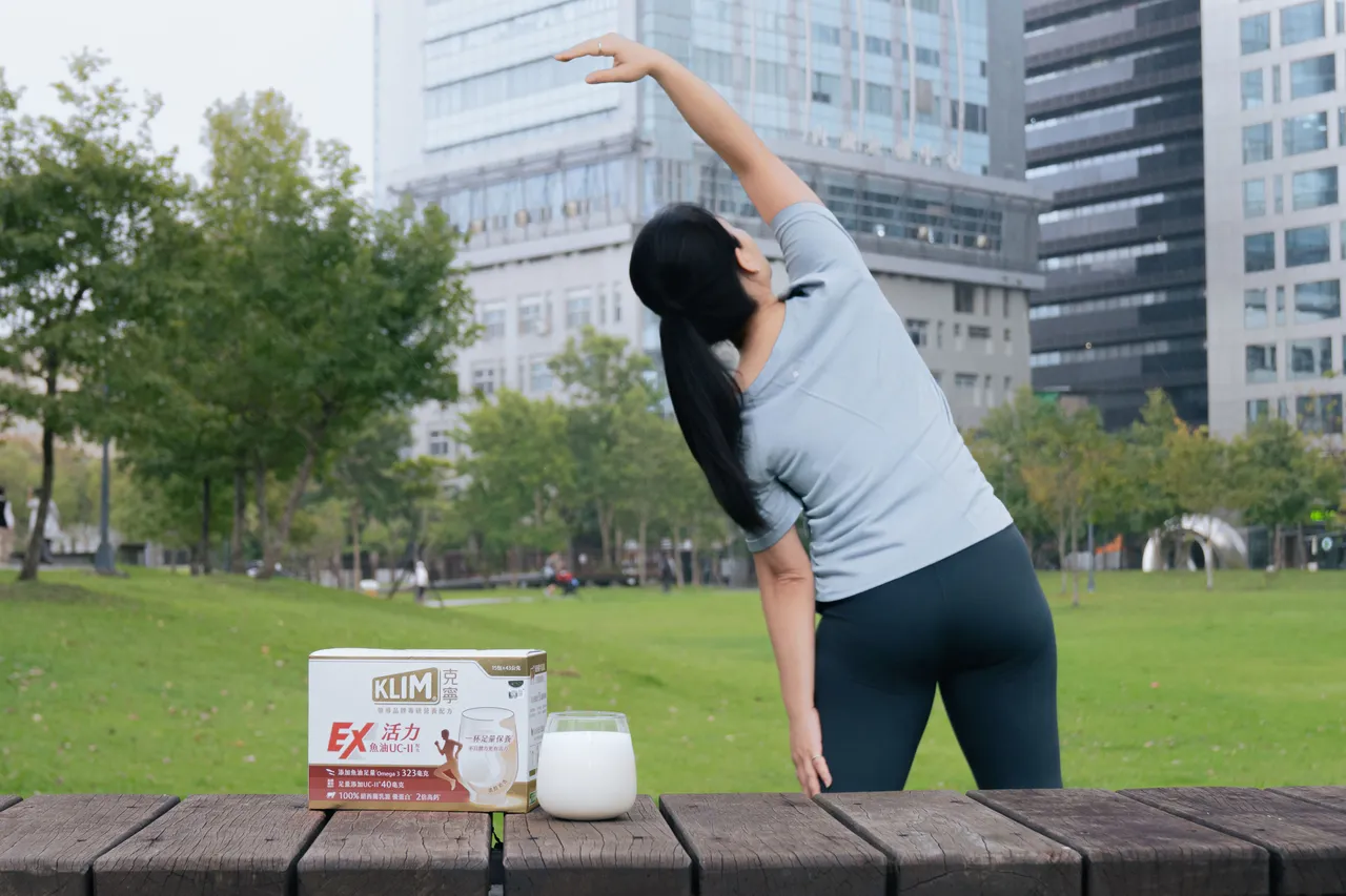 秋冬日夜溫差大，許多人都會感到關節緊繃、行動力下降，克寧活力EX魚油UC-II®配方，一杯就能補充足量UC-II、魚油、高鈣與優蛋白。業者提供