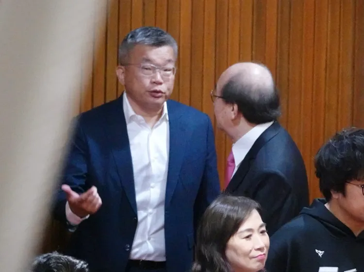 民進黨立委蔡其昌被推舉為新任黨團總召。莊宗達攝