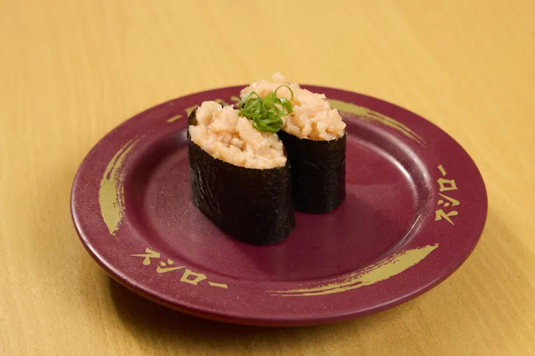 鮭魚泥軍艦40元。業者提供