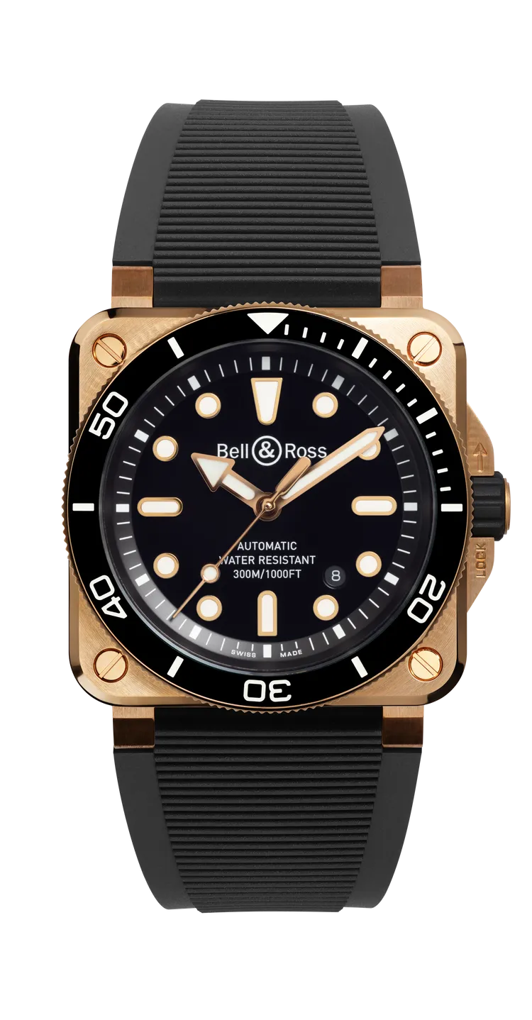 Bell & Ross BR-03 Diver Black Bronze，42mm，緞面打磨及拋光CuSn8錫青銅錶殼，亮漆黑色錶盤，黑色橡膠與超強韌黑色合成織布錶帶，BR-CAL.302-1自動機械機芯，動力儲存54小時，防水深度300米，限量999只，17萬2000元。品牌提供