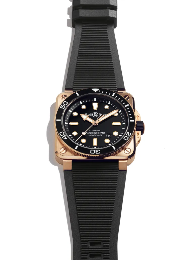 Bell & Ross BR-03 Diver Black Bronze，42mm，緞面打磨及拋光CuSn8錫青銅錶殼，亮漆黑色錶盤，黑色橡膠與超強韌黑色合成織布錶帶，BR-CAL.302-1自動機械機芯，動力儲存54小時，防水深度300米，限量999只，17萬2000元。品牌提供