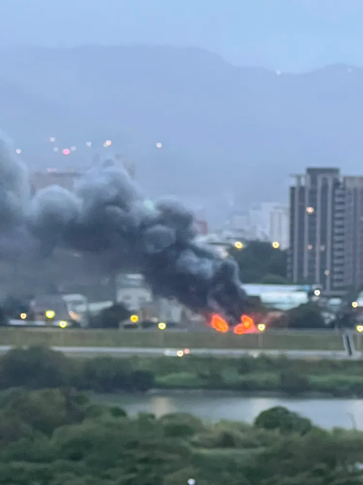 環漢路的鐵皮工廠清晨大火。民眾提供