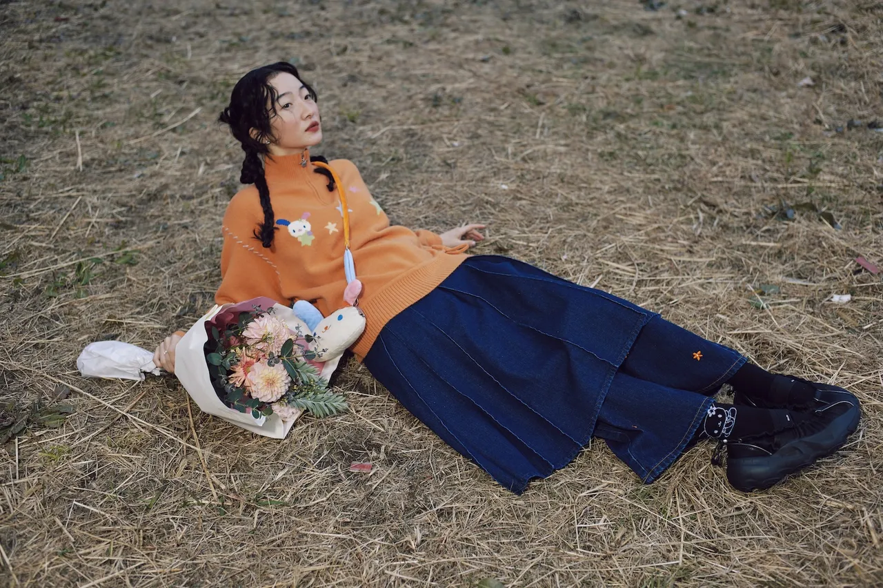 花小兔 × mini matters花小兔刺繡牛仔褲，1880元。品牌提供