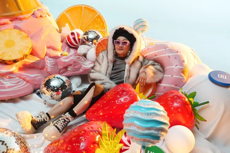 比莉號召全民在新春一起大跳「火山舞」。環球音樂提供